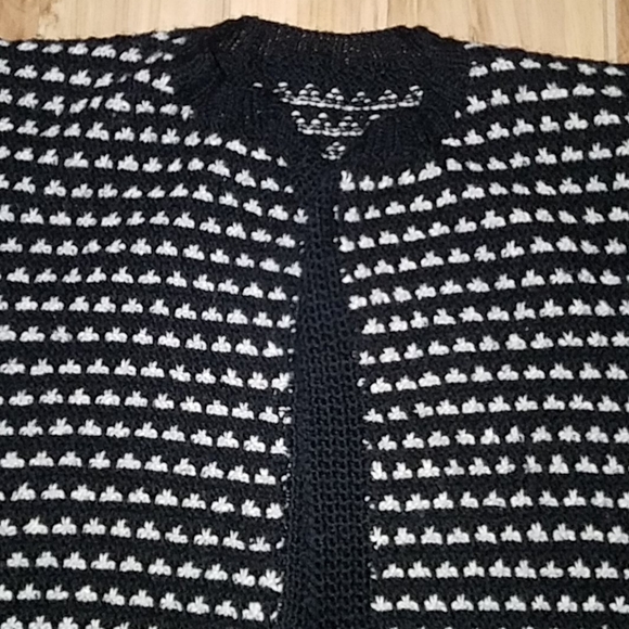 Vintage 70s Black and White Sweater - Picture 3 of 8